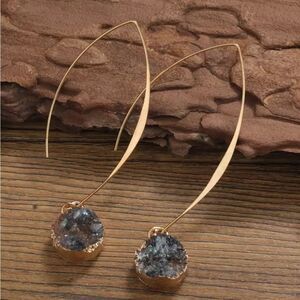 Gold and Black Dangle Earrings A1068